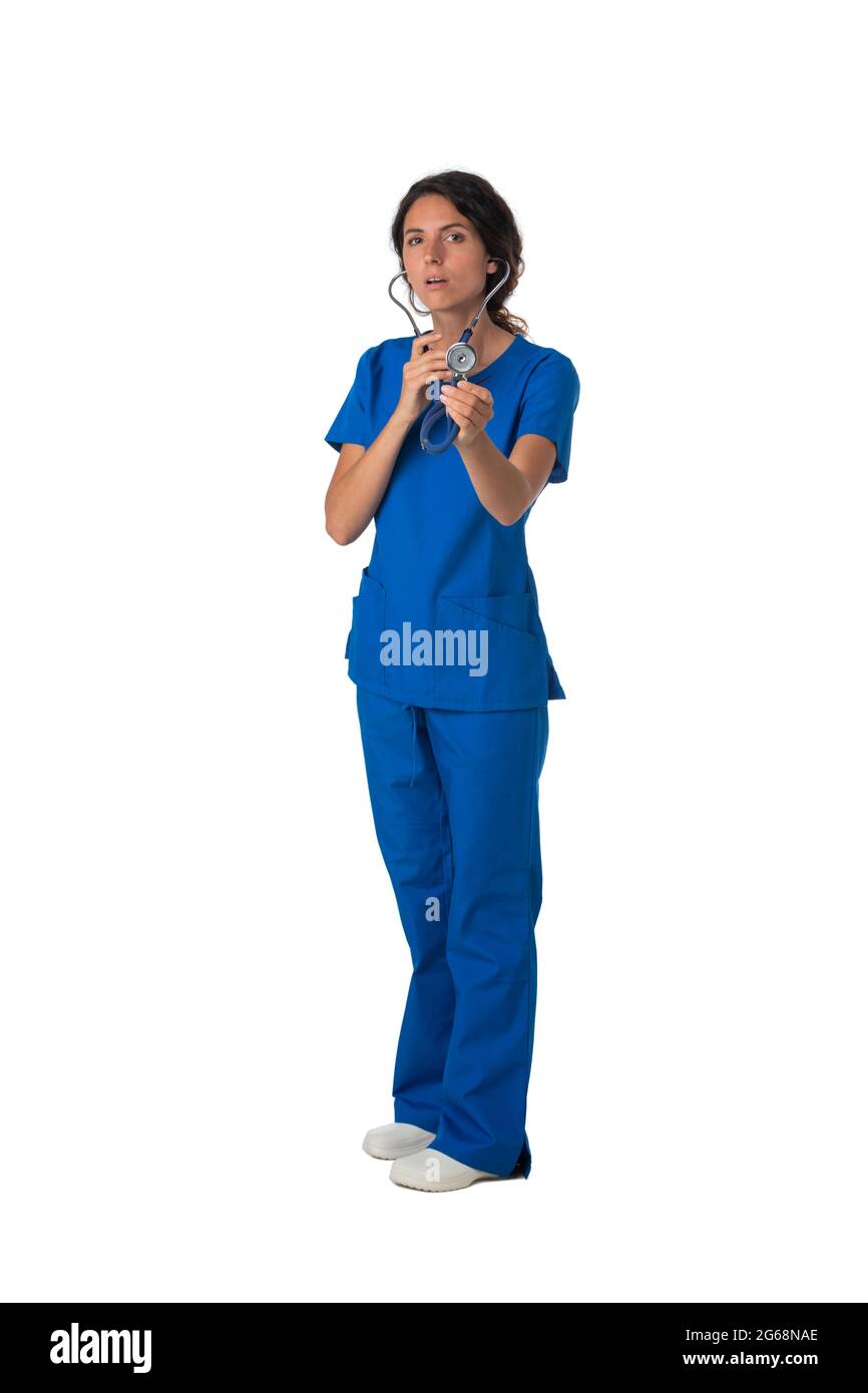 Infermiere medico donna sorriso con stetoscopio, indossare la chirurgia blu  tuta medica. Isolato su sfondo bianco Foto stock - Alamy