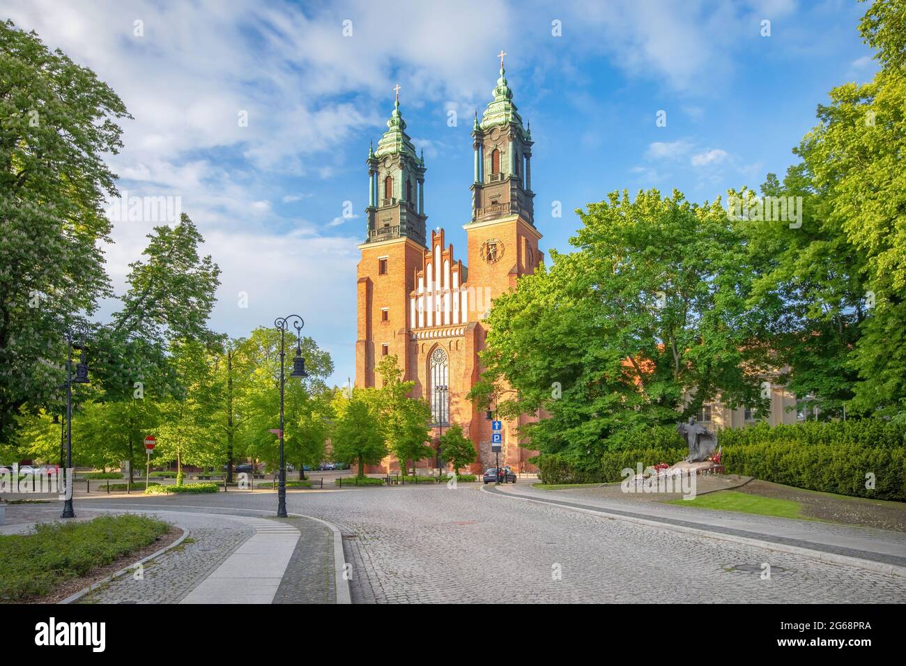 Poznan, Polonia. Vista sulla cattedrale gotica in mattoni Foto Stock