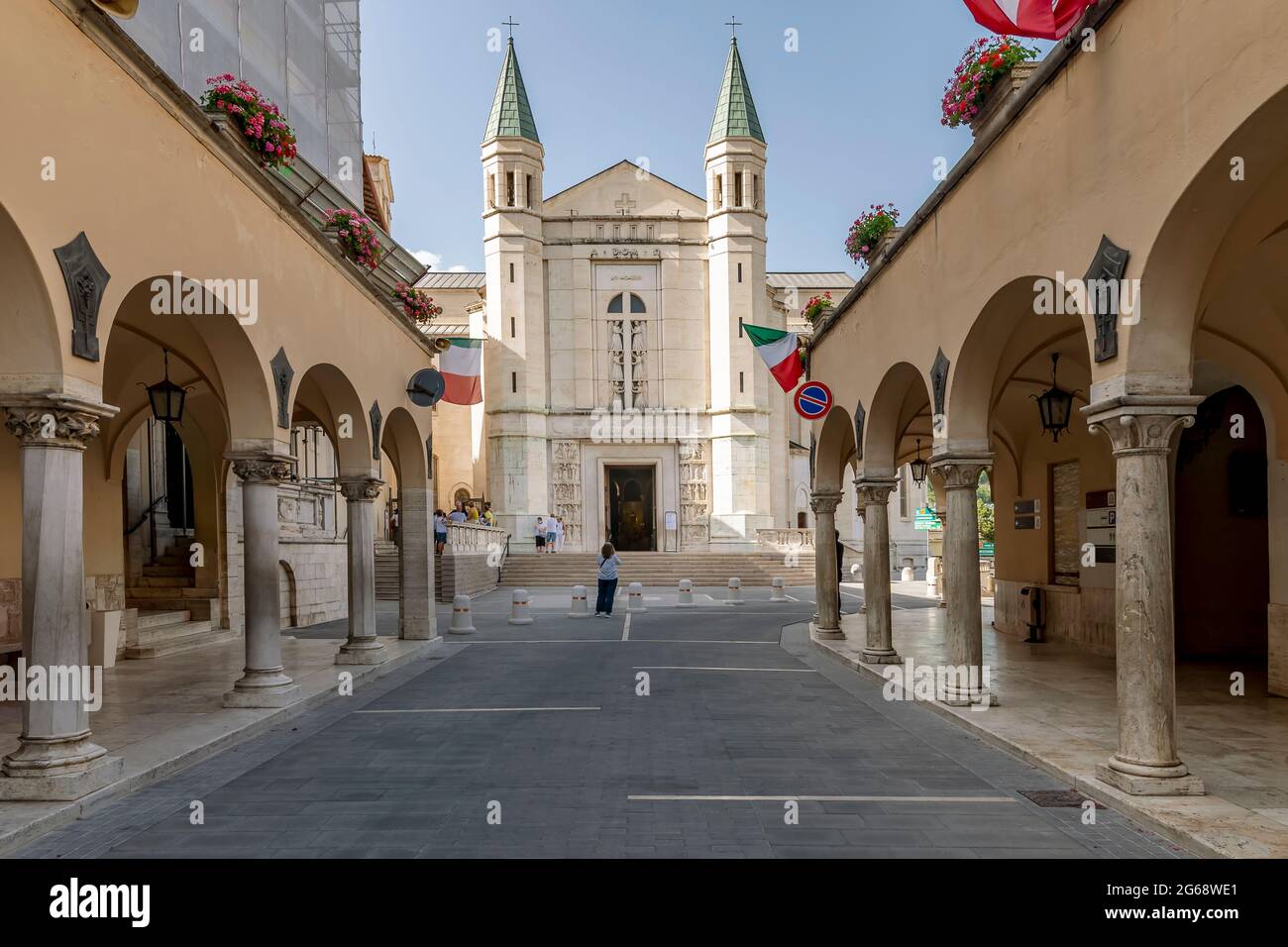 L'antica Basilica di Santa Rita, nel centro storico di Cascia, Perugia,  Italia Foto stock - Alamy