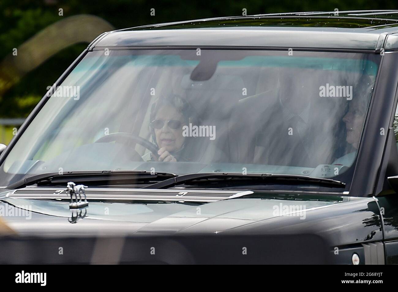 Windsor, Regno Unito. 04 luglio 2021. Castello di Windsor, Windsor, Berkshire. 4 luglio 2021. Sua Maestà la Regina durante il Royal Windsor Horse Show, tenuto nei terreni del Windsor Castle Credit: Peter Nixon/Alamy Live News Foto Stock