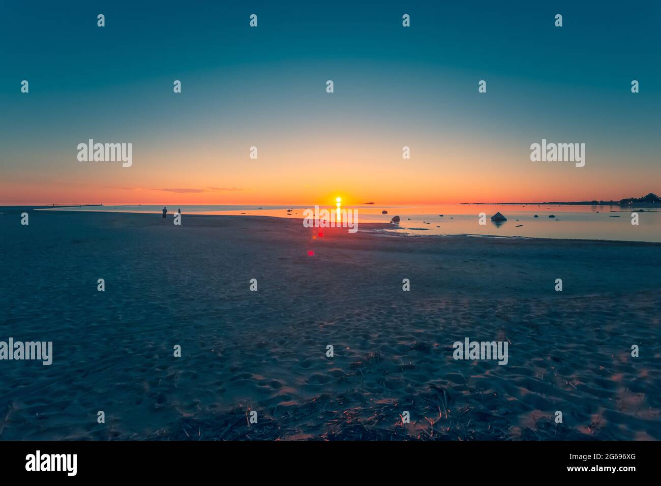 Categoria Paesaggi Lingua Inglese parole chiave (49) tramonto, finlandia, sfondo, sfondi, baia, spiaggia, bella, bellezza, blu, costa, colore, da Foto Stock