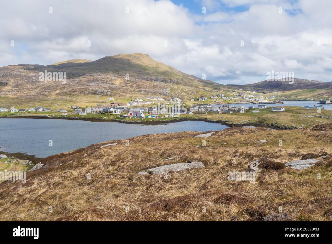 Castlebay è il villaggio principale e una zona comune sull'isola di barra nelle Ebridi esterne Foto Stock