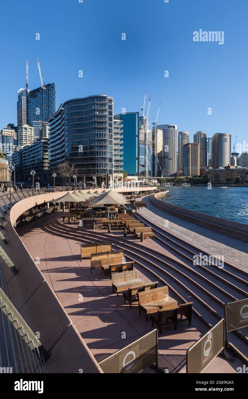 Sydney, Australia. 04 luglio 2021. Sydney, Australia. Domenica 4 luglio 2021. L'Opera Bar Sydney è vuoto a causa della seconda settimana di blocco a causa della variante Delta di Sydney. Credit: Paul Lovelace/Alamy Live News Foto Stock