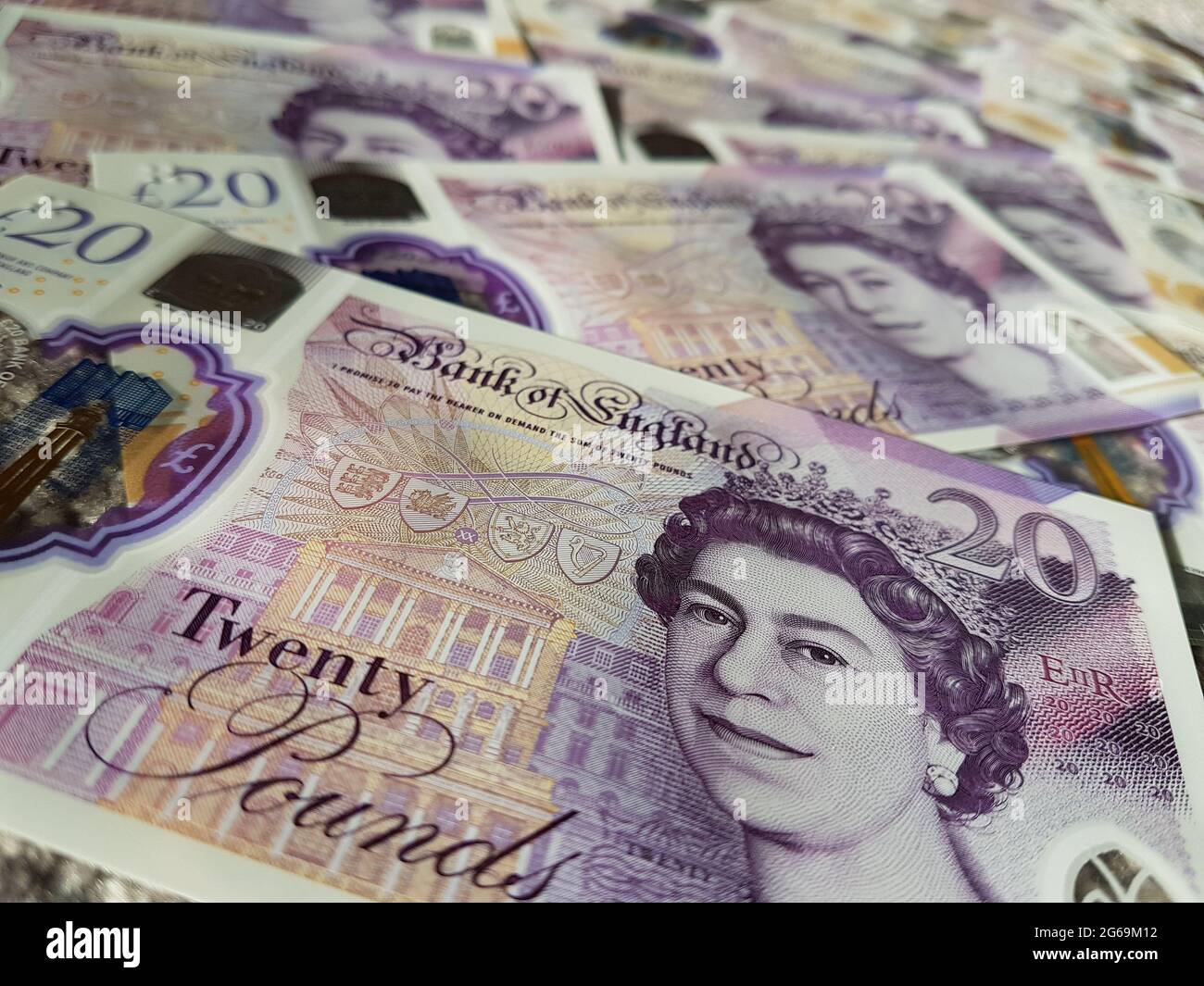 New UK Great British Pounds Sterling Polymer Twenty Pound note della Bank of England che mostrano un ritratto della regina Elisabetta. Foto Stock