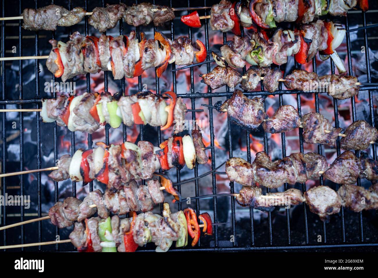 Preparazione di cibo delizioso da vicino a casa Foto Stock