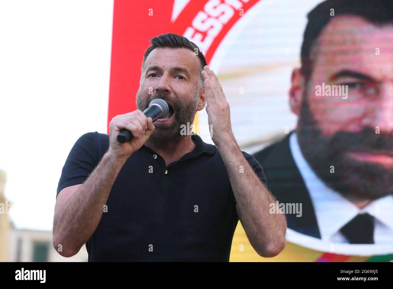 NAPOLI ORGOGLIO 2021, in Piazza Dante.nella foto Alessandro Zan, politico e attivista LGBT (Foto di Salvatore Esposito/Pacific Press) Foto Stock