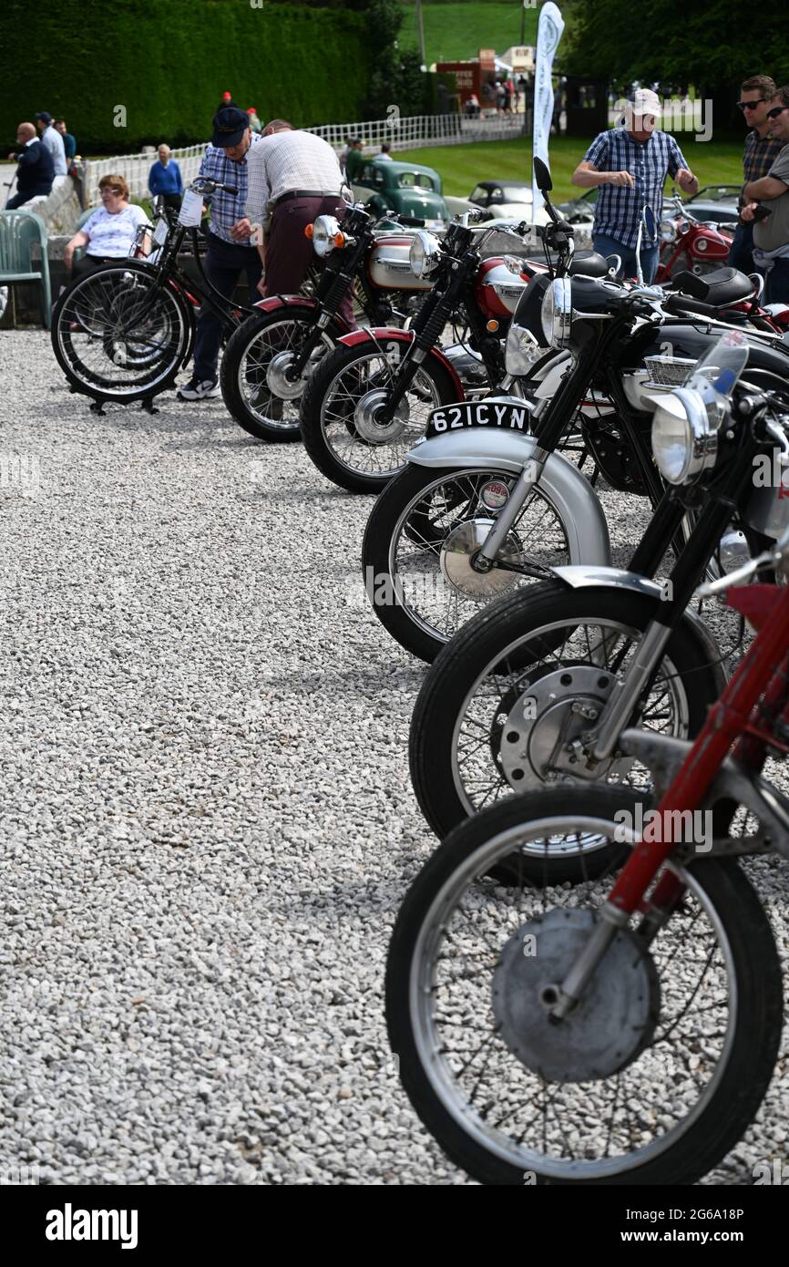 Motociclette d'epoca al Leighton Hall Classic Motor Show, luglio 2021, Carnforth, Lancashire. REGNO UNITO Foto Stock
