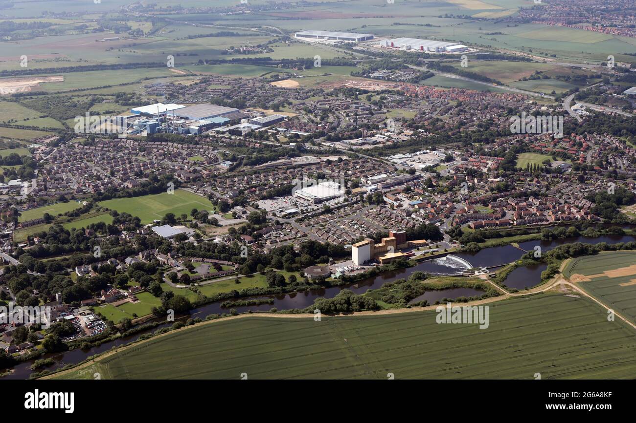 Vista aerea dello skyline della città di Knottingley guardando a sud verso la A1(M) Foto Stock