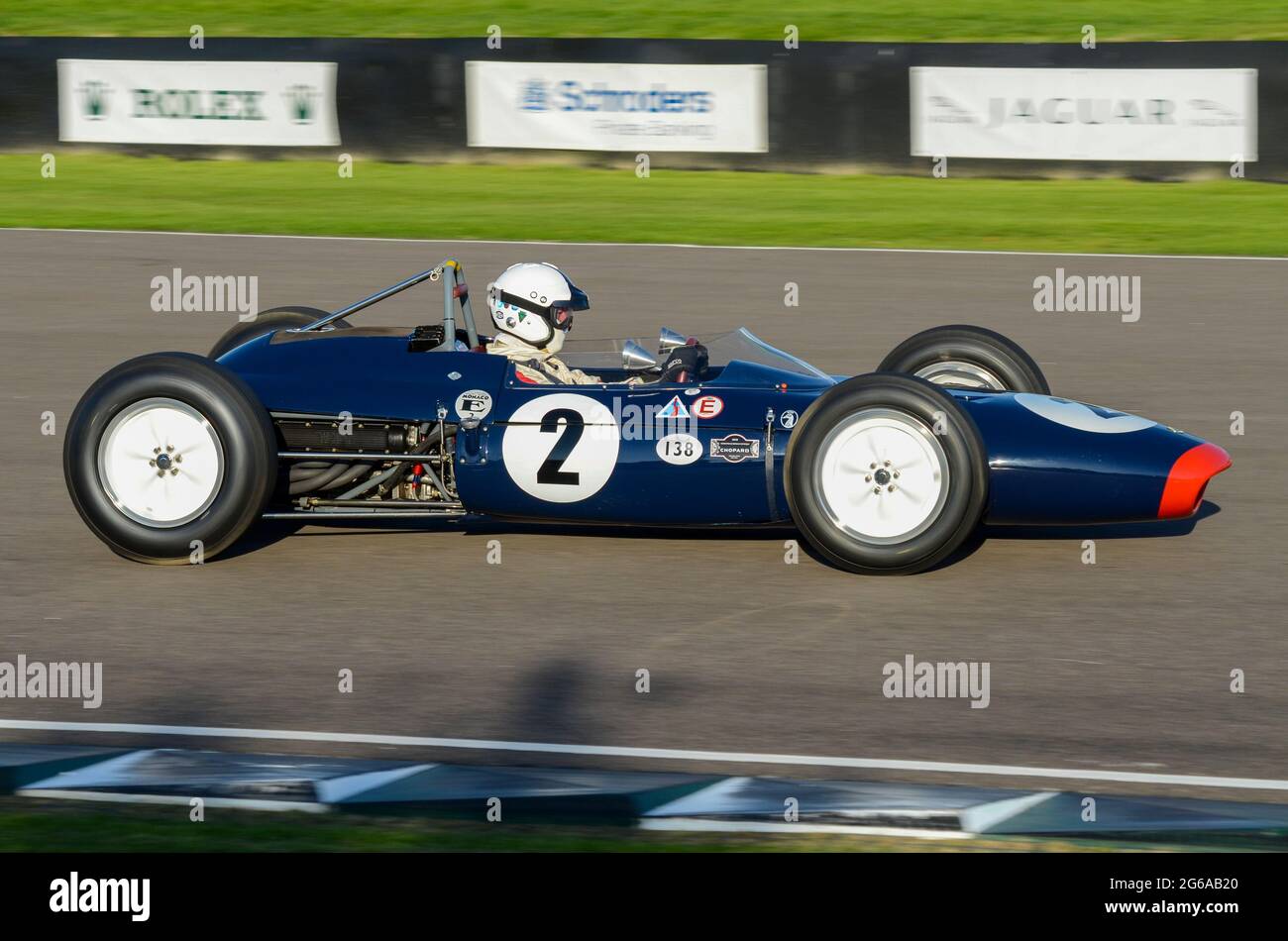 Lotus BRM 24 Classic Grand Prix, auto da corsa d'epoca in gara nel Glover Trophy al Goodwood Revival Historic Event, Regno Unito. Nigel Williams alla guida Foto Stock