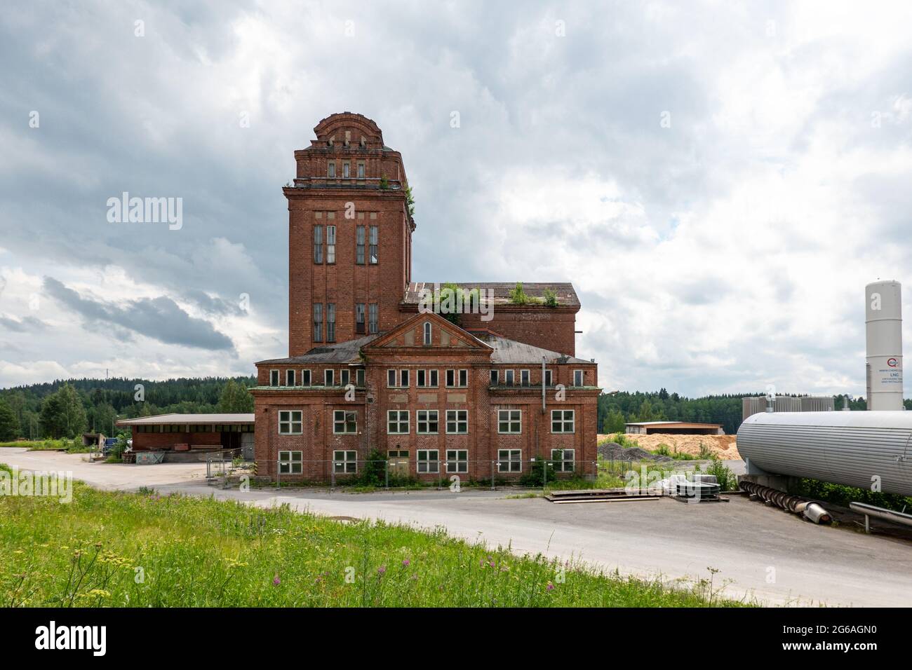 Vecchio edificio industriale abbandonato a Mänttä-Vilppula, Finlandia Foto Stock