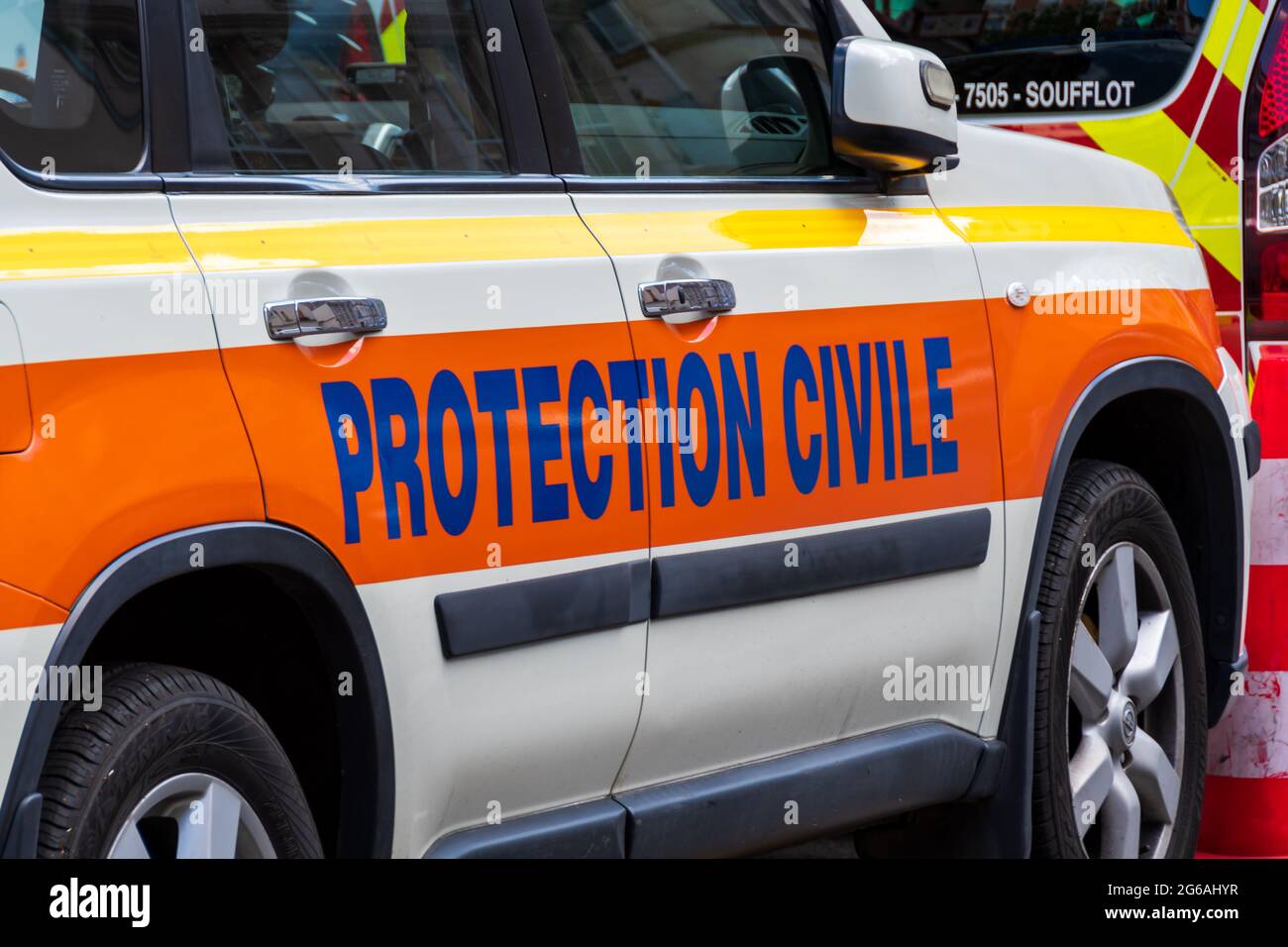 Dettaglio di un veicolo di emergenza della protezione civile della Senna a Parigi. La protezione civile è un'associazione francese di lavoratori di pronto soccorso Foto Stock