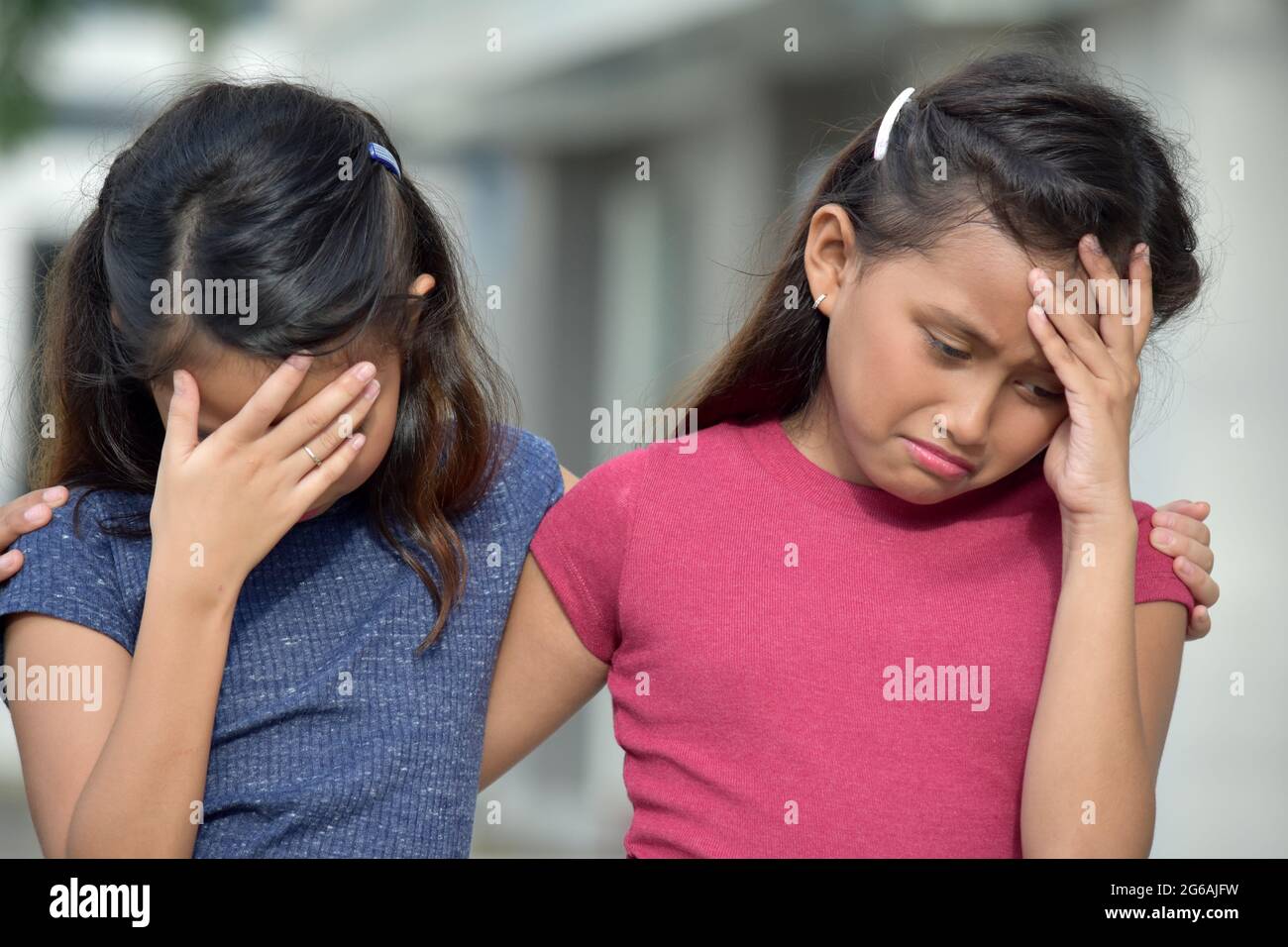 Due ragazze asiatiche del bambino triste Foto Stock