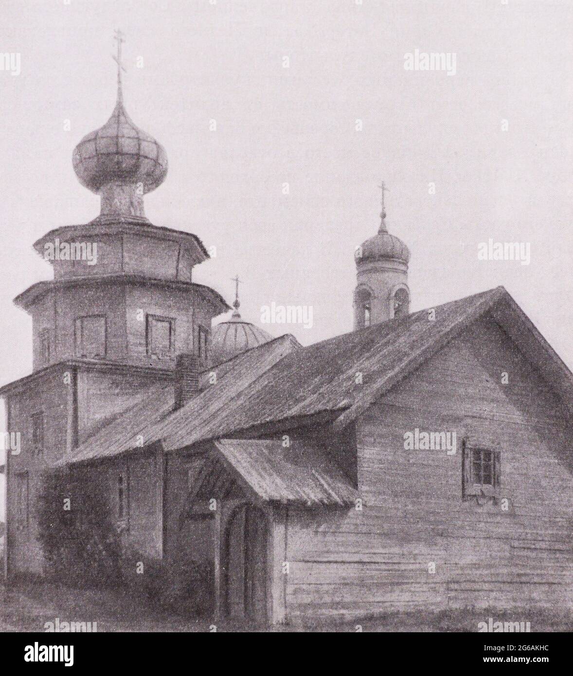 Chiesa di legno nel villaggio di Shizhneme, Leningrad Regione. Foto Stock