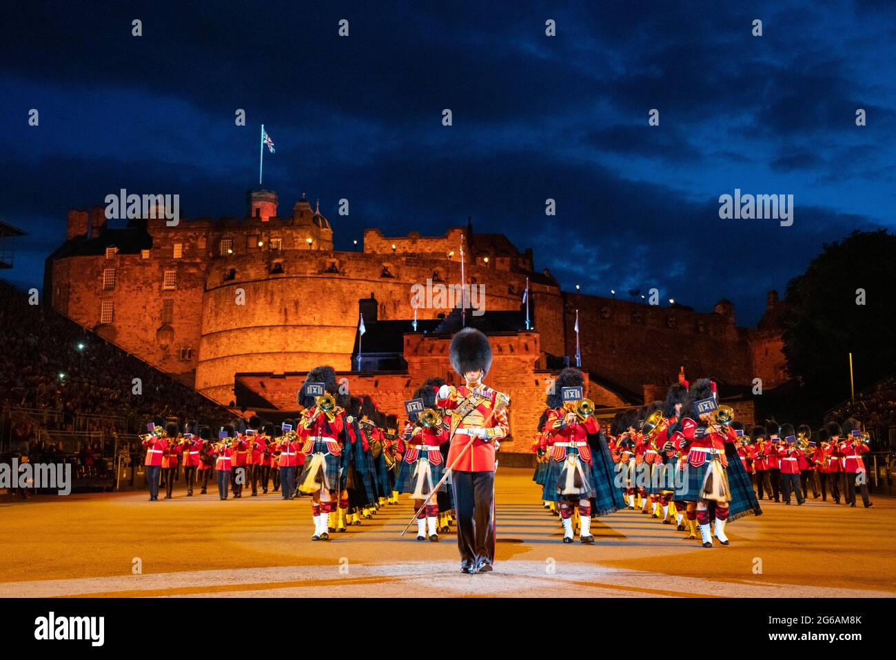Il Royal Edinburgh Military Tattoo 2019 fa parte del festival internazionale di Edimburgo sulla spianata del castello di Edimburgo in Scozia Foto Stock