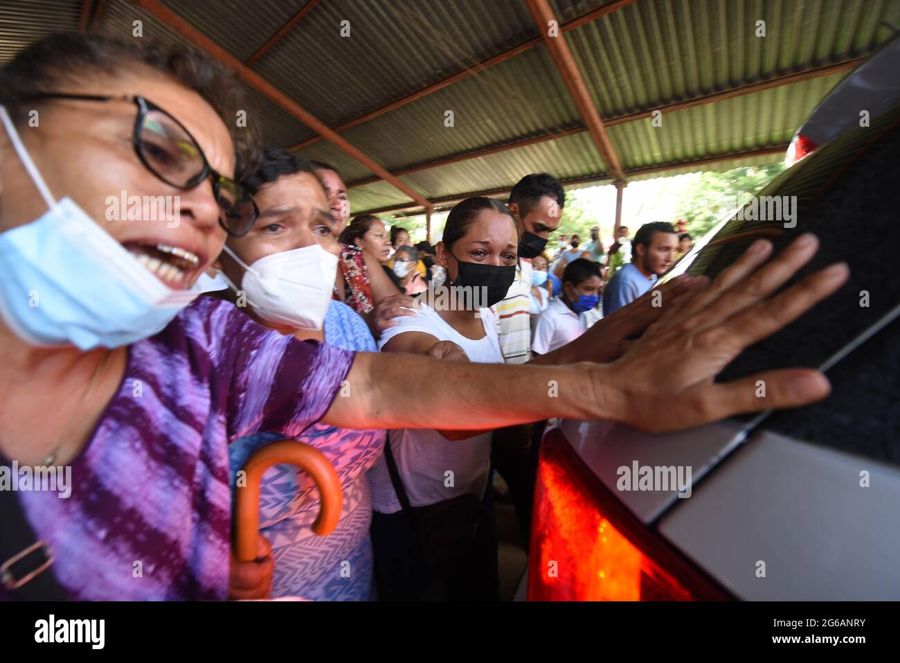 4 luglio 2021: I parenti e centinaia di residenti di Jonathan Herrera ed Eduardo Aaguilar, giovani adolescenti di Amatlan Veracruz, svolgono i funerali per licenziarli dopo essere stati uccisi da elementi della forza civile. Credit: Hector Adolfo Quintanar Perez/ZUMA Wire/Alamy Live News Foto Stock