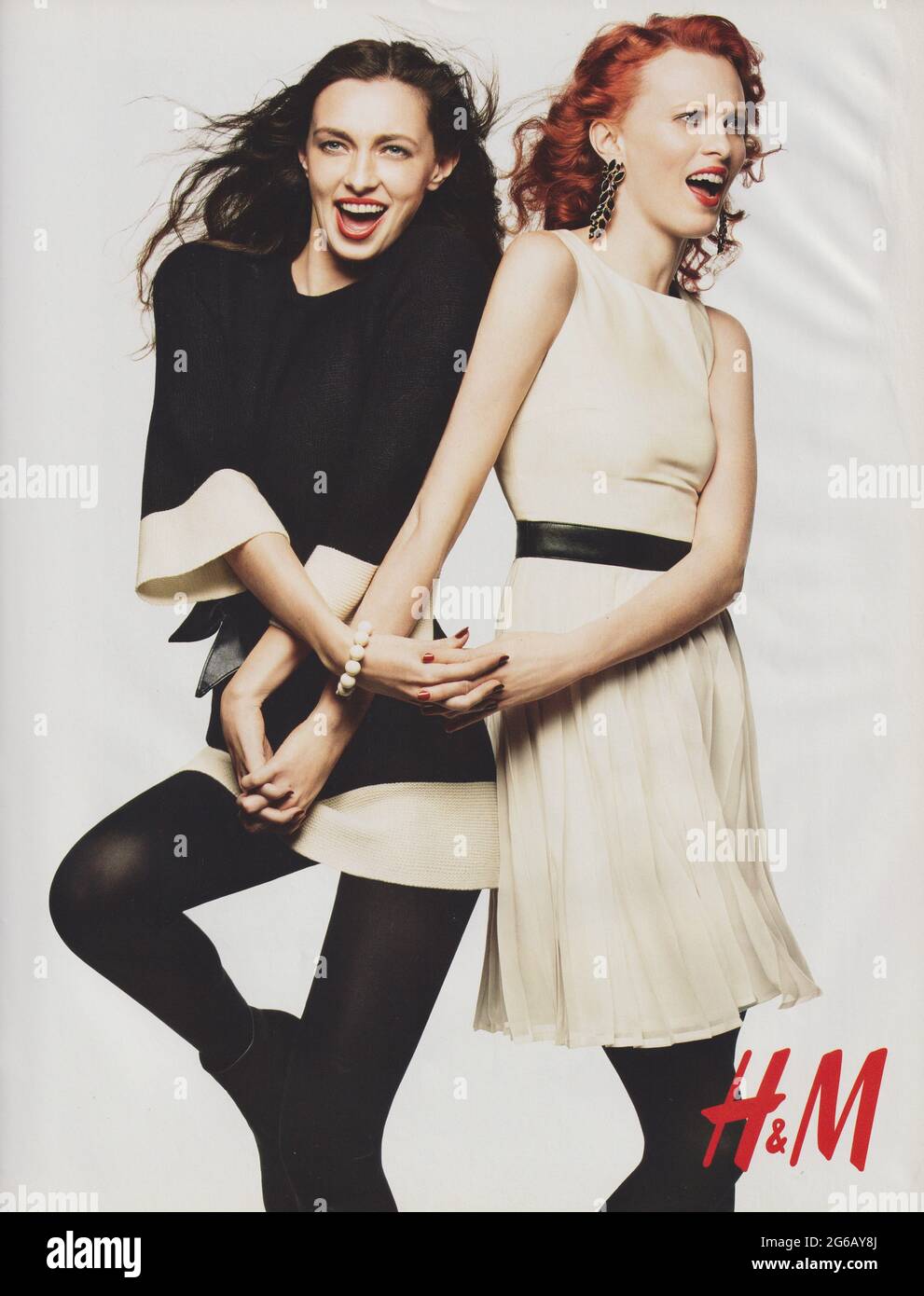 Poster pubblicitari H&M su rivista cartacea dal 2011, pubblicità, pubblicità  creativa Hennes & Mauritz 2010 Foto stock - Alamy
