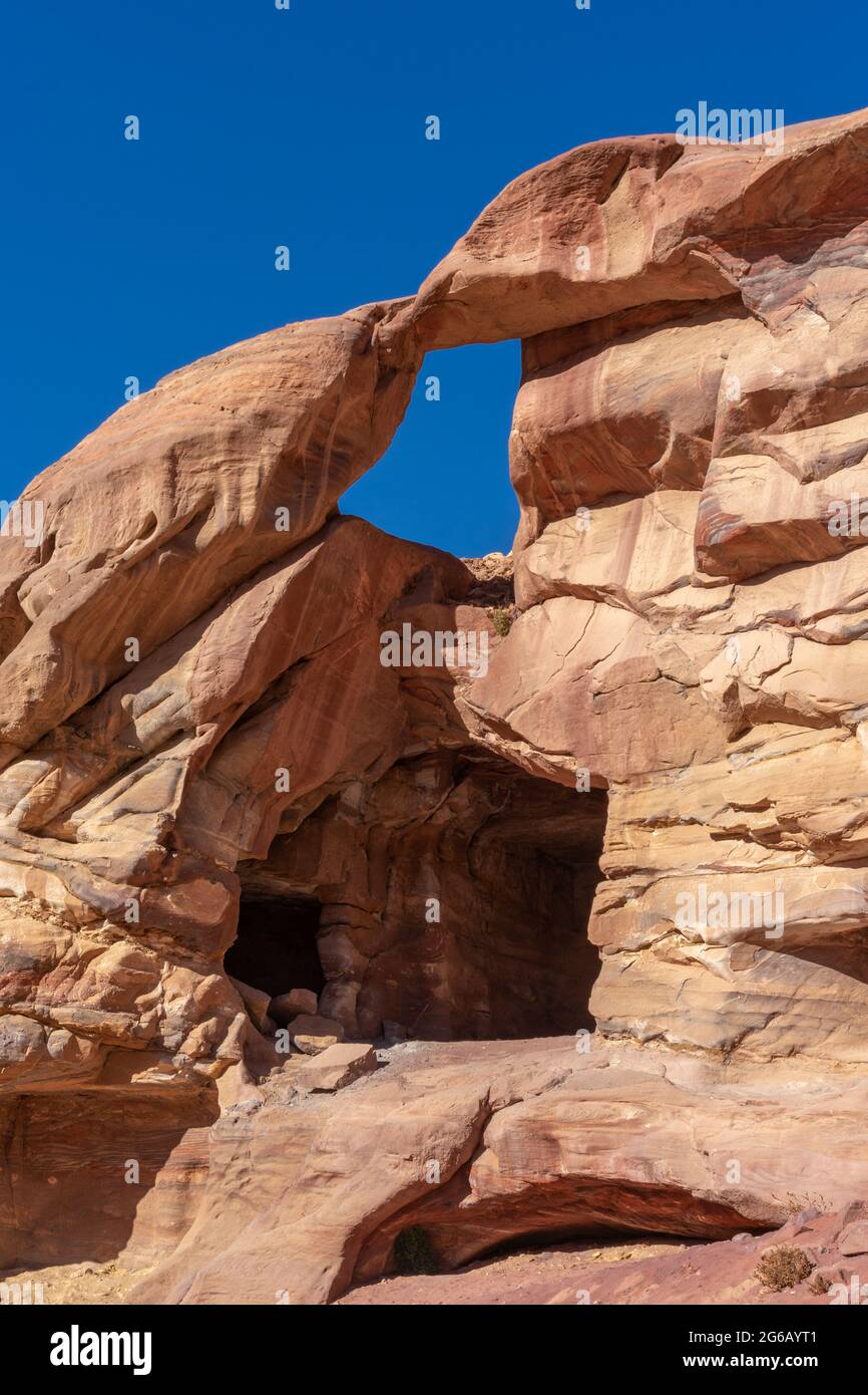 Tombe scolpite in arenaria Jabal-al-Khubtha, 70 d.C., sito archeologico di Petra, Giordania Foto Stock