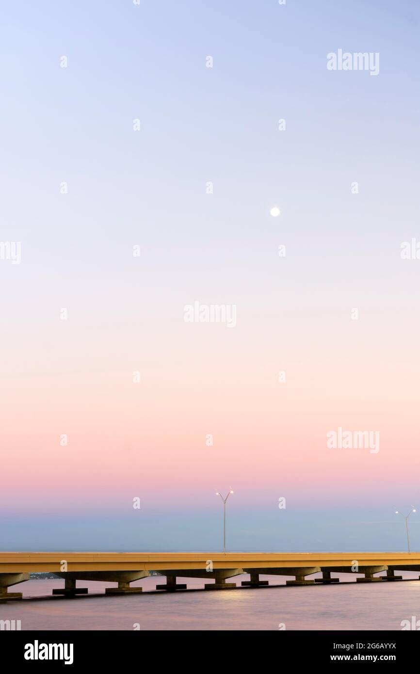 Cape Coral Parkway ponte al crepuscolo lungo esposizione Foto Stock