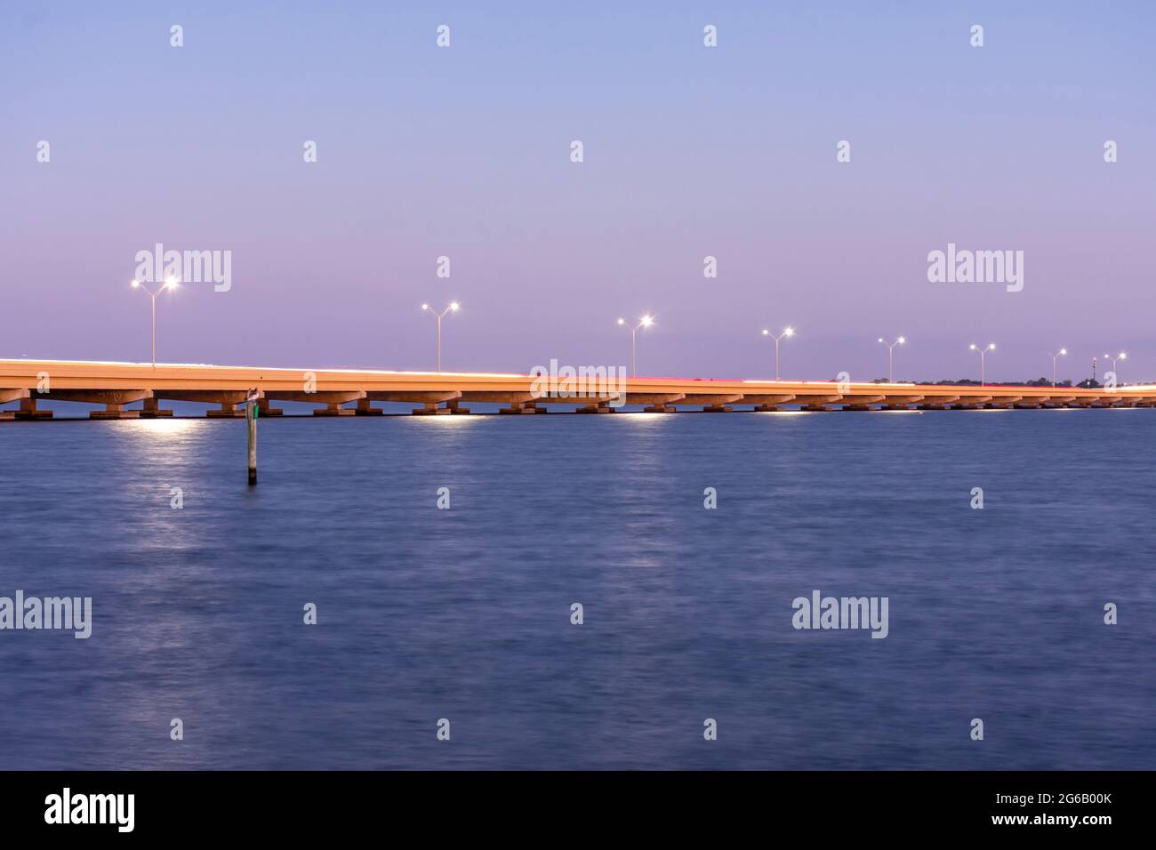 Cape Coral Parkway ponte al crepuscolo lungo esposizione Foto Stock
