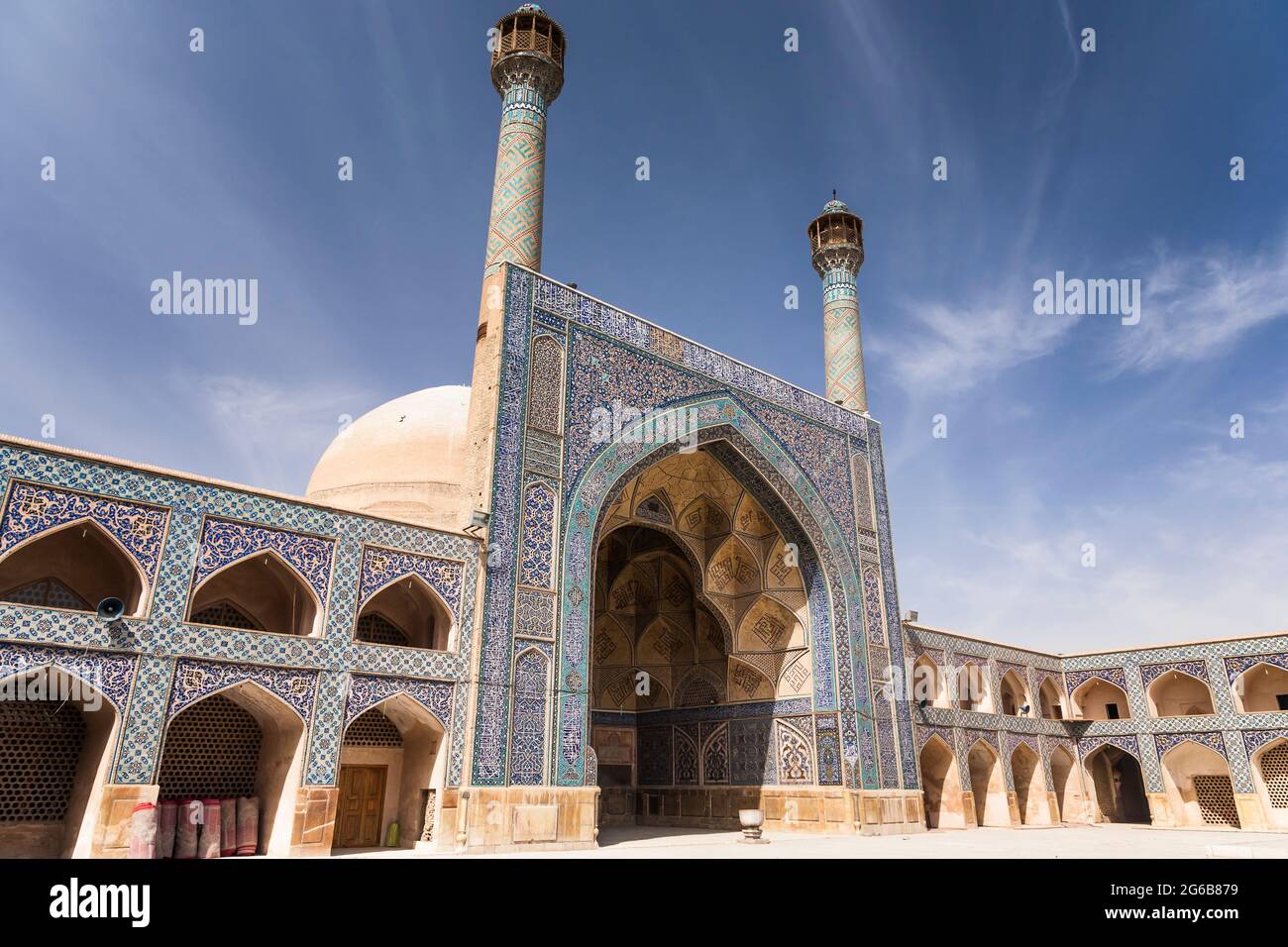 Edificio principale (sala di preghiera) e cortile della moschea del venerdì (moschea di Jameh), Isfahan (Esfahan), Provincia di Isfahan, Iran, Persia, Asia occidentale, Asia Foto Stock