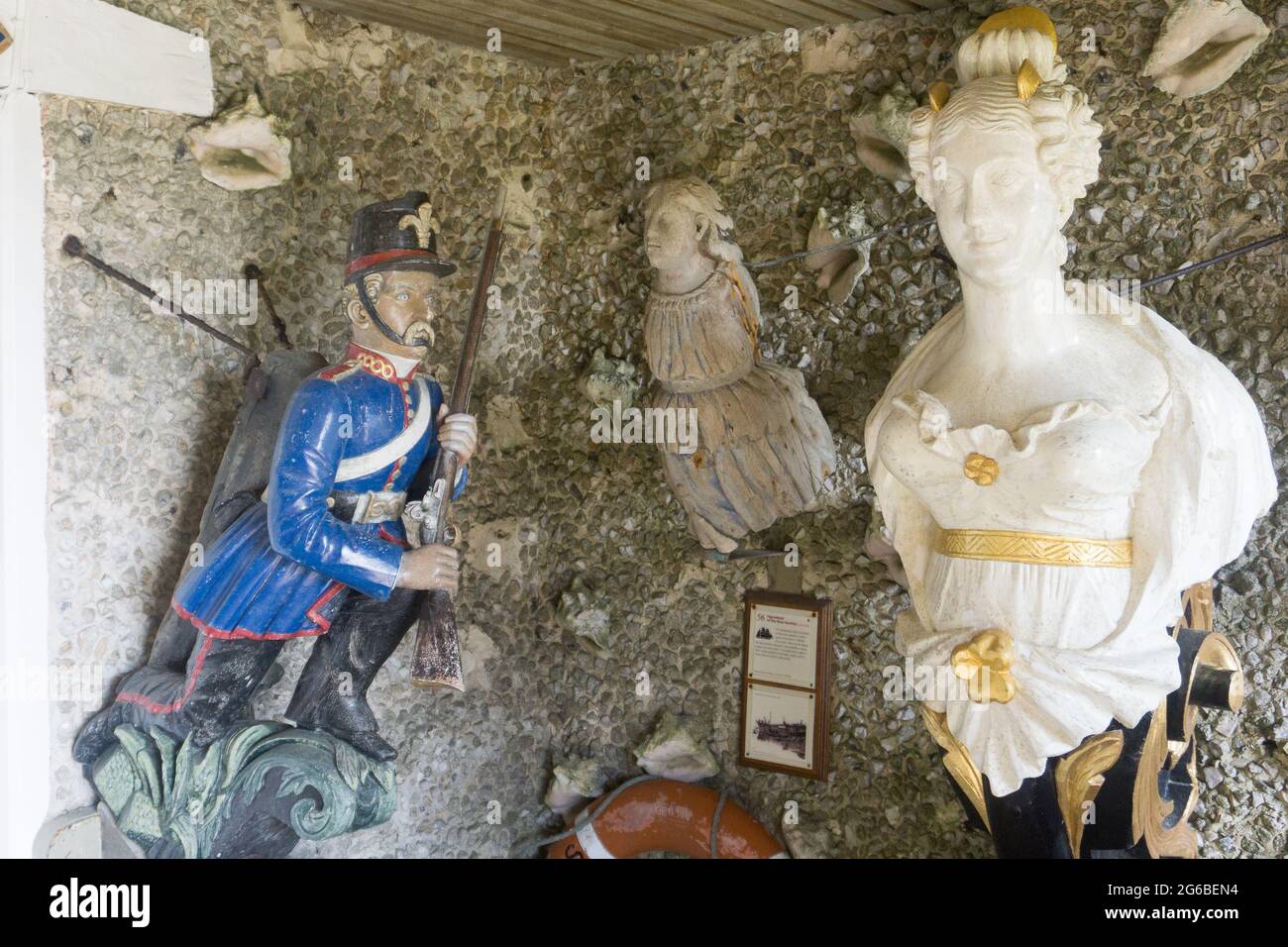 Valhalla in Abbey Garden è una collezione di figureheads recuperati da imbarcazioni affondate naufragare su isole Scilly Foto Stock