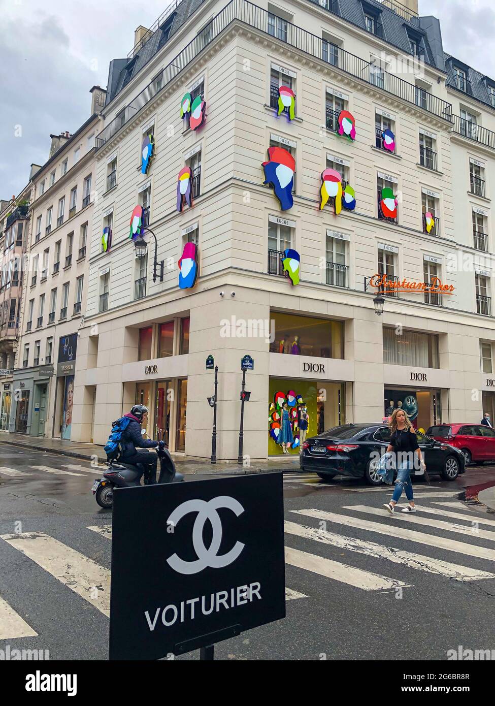 Parigi, Francia, edificio degli uffici Art Deco e negozio LVMH su