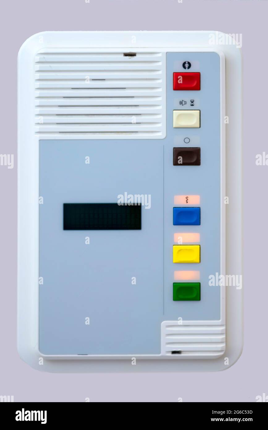 Un pulsante di interruttore laterale del letto, interruttore di emergenza, chiamata infermiere, assistenza ospedaliera Foto Stock