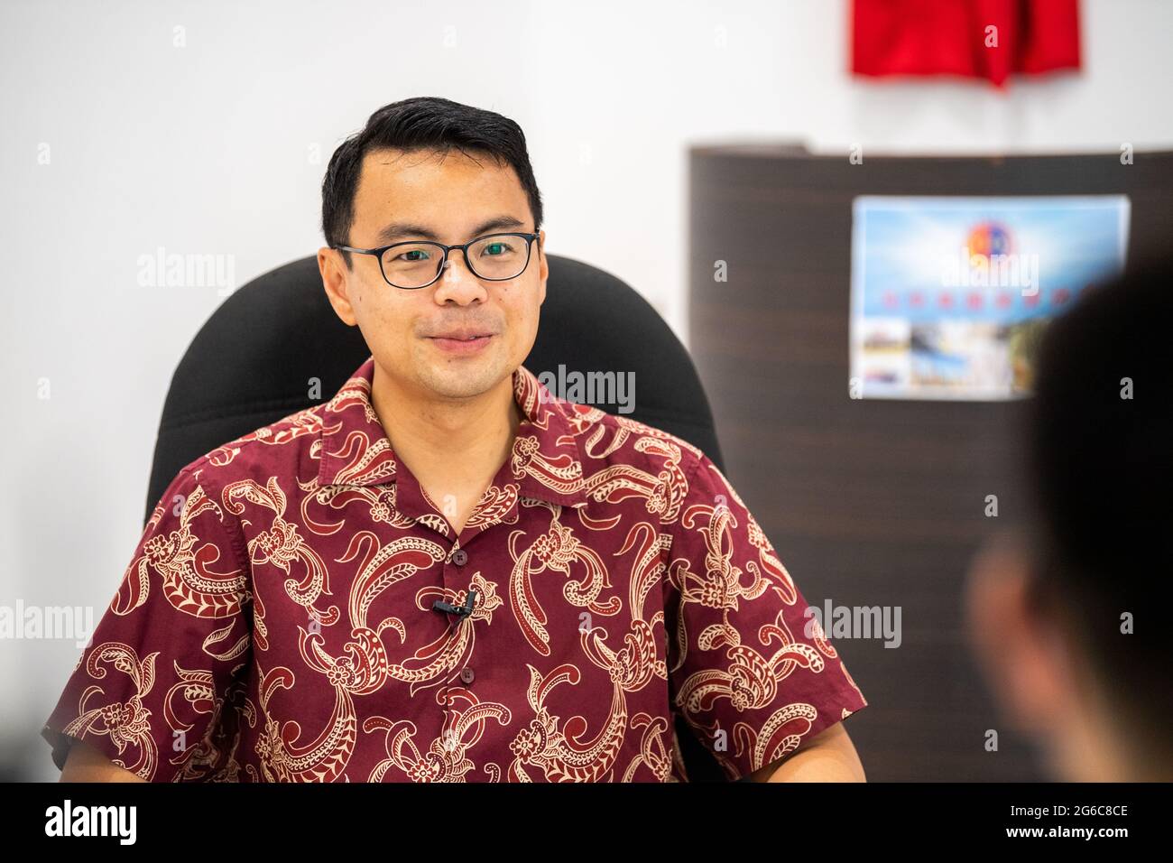 Kuantan, Malesia. 18 maggio 2021. Lee Chean Chung, tesoriere generale del Partito popolare di Giustizia della Malesia, parla durante un'intervista con Xinhua a Kuantan, Malesia, 18 maggio 2021. PER ANDARE CON 'Intervista: La leadership CPC ha creato 'a prova di futuro' la Cina, dice il politico malese' credito: Zhu Wei/Xinhua/Alamy Live News Foto Stock