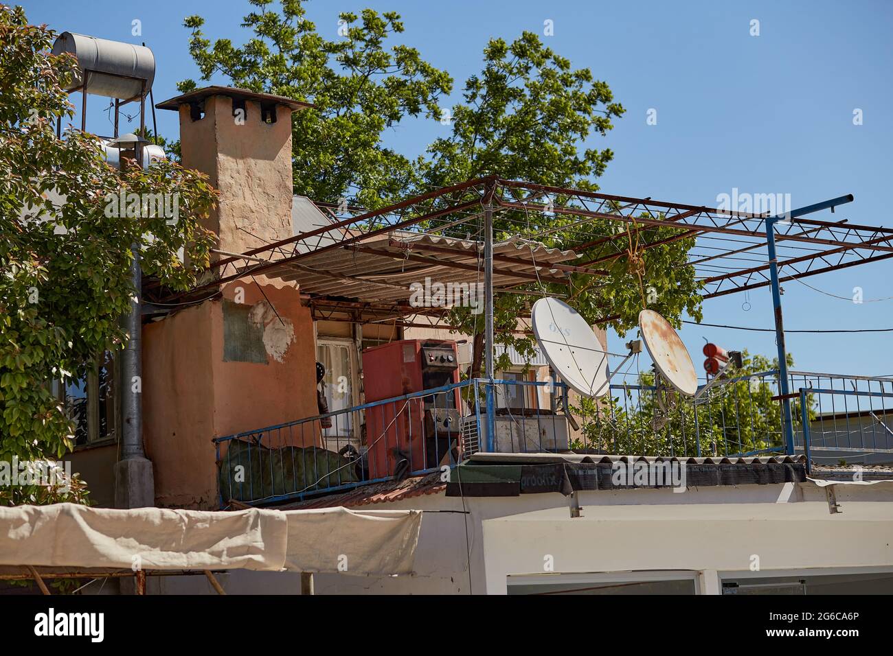 Kemer, Turchia - 24 maggio 2021: Antica provincia turca con antica casa in giorno di sole. Foto di alta qualità Foto Stock