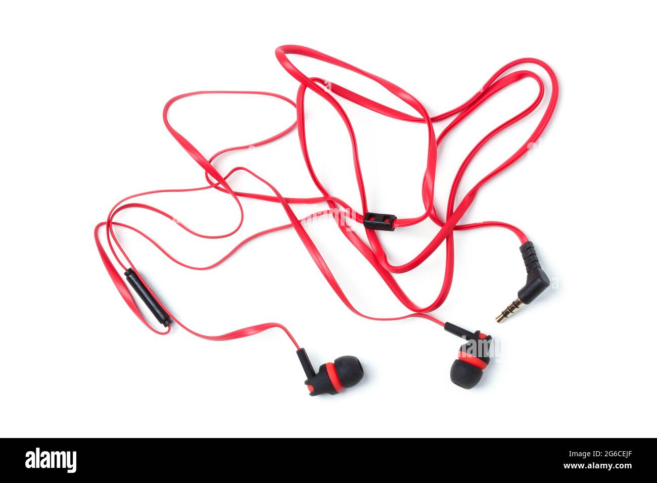 Cuffie per smartphone con filo rosso isolato su sfondo bianco Foto Stock