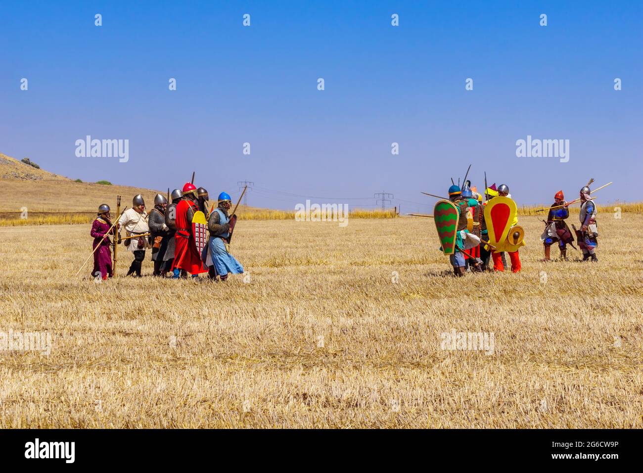 Lavi, Israele - 02 luglio 2021: Rievocazione della battaglia dei corni di Hattin del 1187 (il sultano di Ayyubid Saladin sconfisse i crociati): Lotta di fanteria. Foto Stock