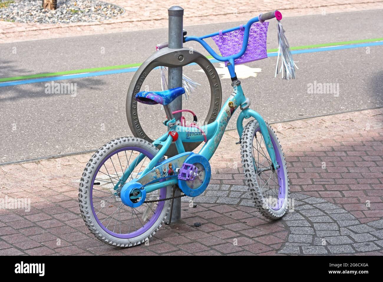 Bicicletta colorata per bambini, Toronto, Canada Foto Stock