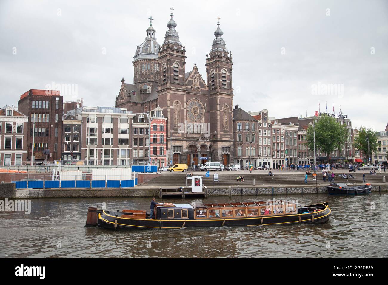 Amsterdam città con i suoi canali d'acqua Foto Stock