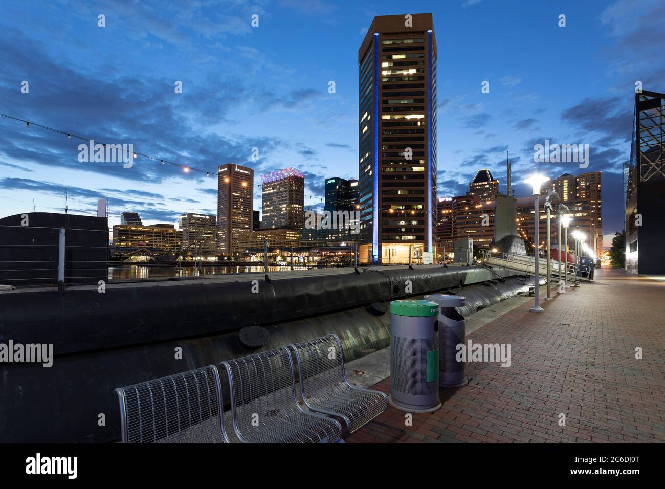 Il World Trade Center di Baltimora su East Pratt Street è una delle principali attrazioni del porto interno. Foto Stock