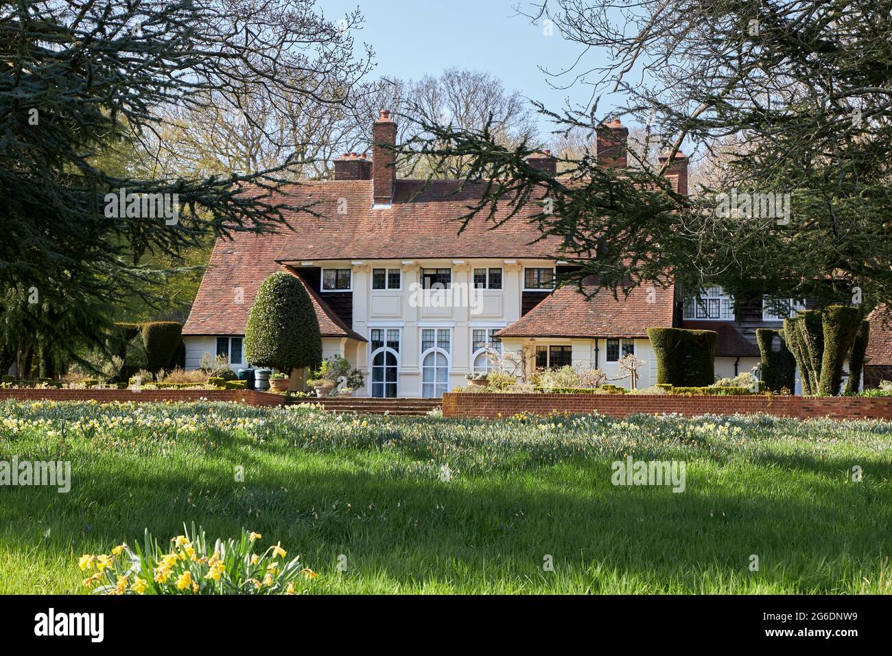 Progettato da Sir Edwin Lutyens tra il 1900 e il 2003, 'Homewood' è una squisita casa di campagna in stile Arts and Crafts a Knebworth, Hertfordshire, Inghilterra. Foto Stock