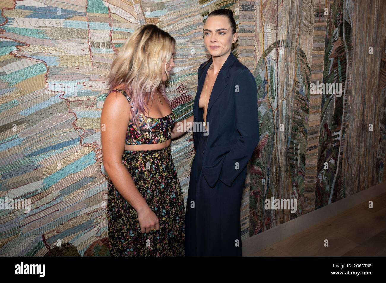 Parigi, Francia. 05 luglio 2021. Cara Delevingne e Florence Pugh sono presenti alla fotocellula prima della sfilata di moda della collezione Haute Couture 2021-2022 delle Christian Dior Women's Fall-Winter a Parigi, Francia, il 5 luglio 2021. Photo by Laurent Zabulon / ABACAPRESS.COM Credit: Abaca Press/Alamy Live News Foto Stock