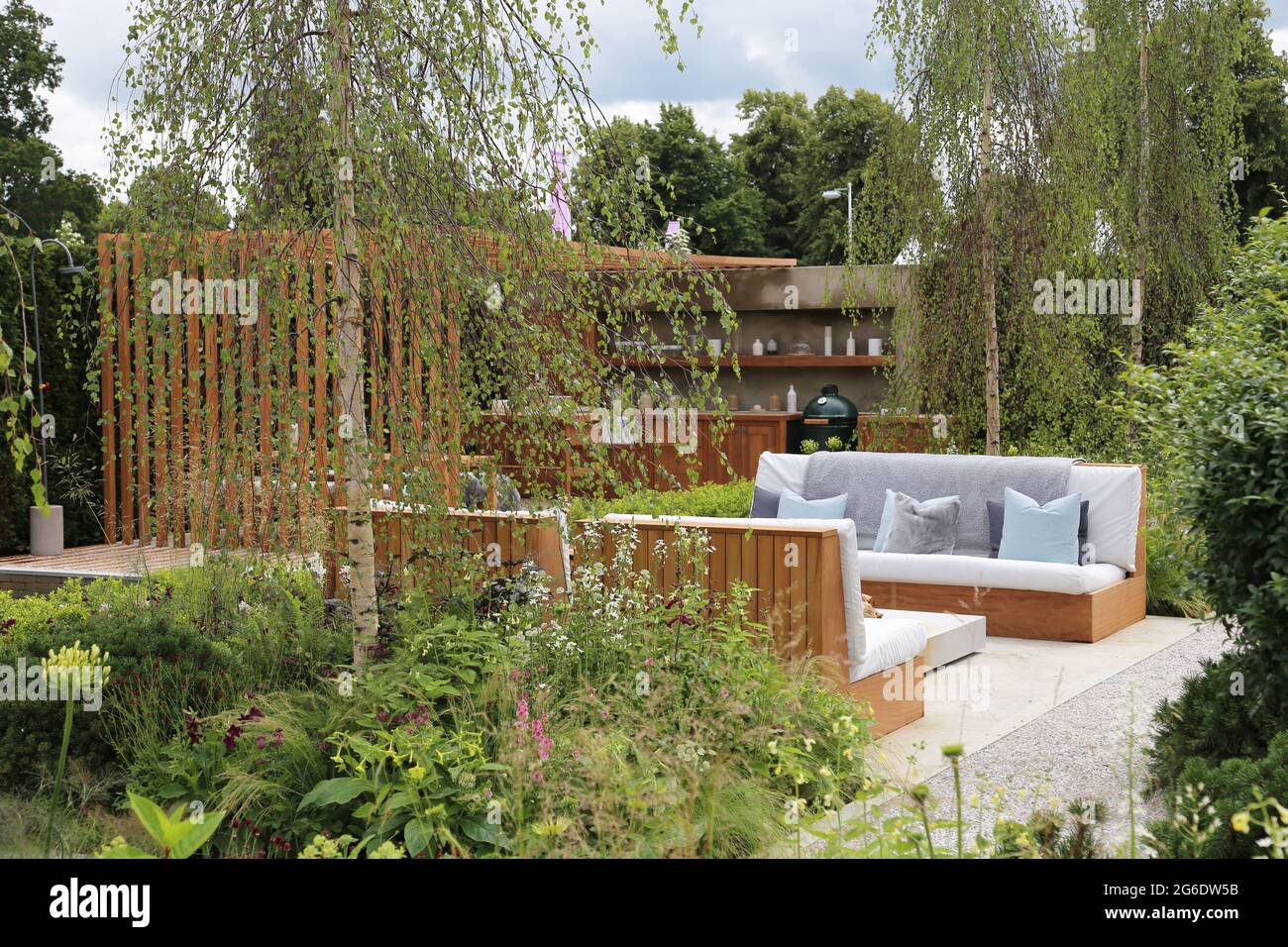 Viking 'Friluftsliva' (vita all'aperto) Show Garden, Medal Argento-dorato, RHS Hampton Court Palace Garden Festival 2021, 5 luglio 2021, Londra, Inghilterra, Regno Unito Foto Stock