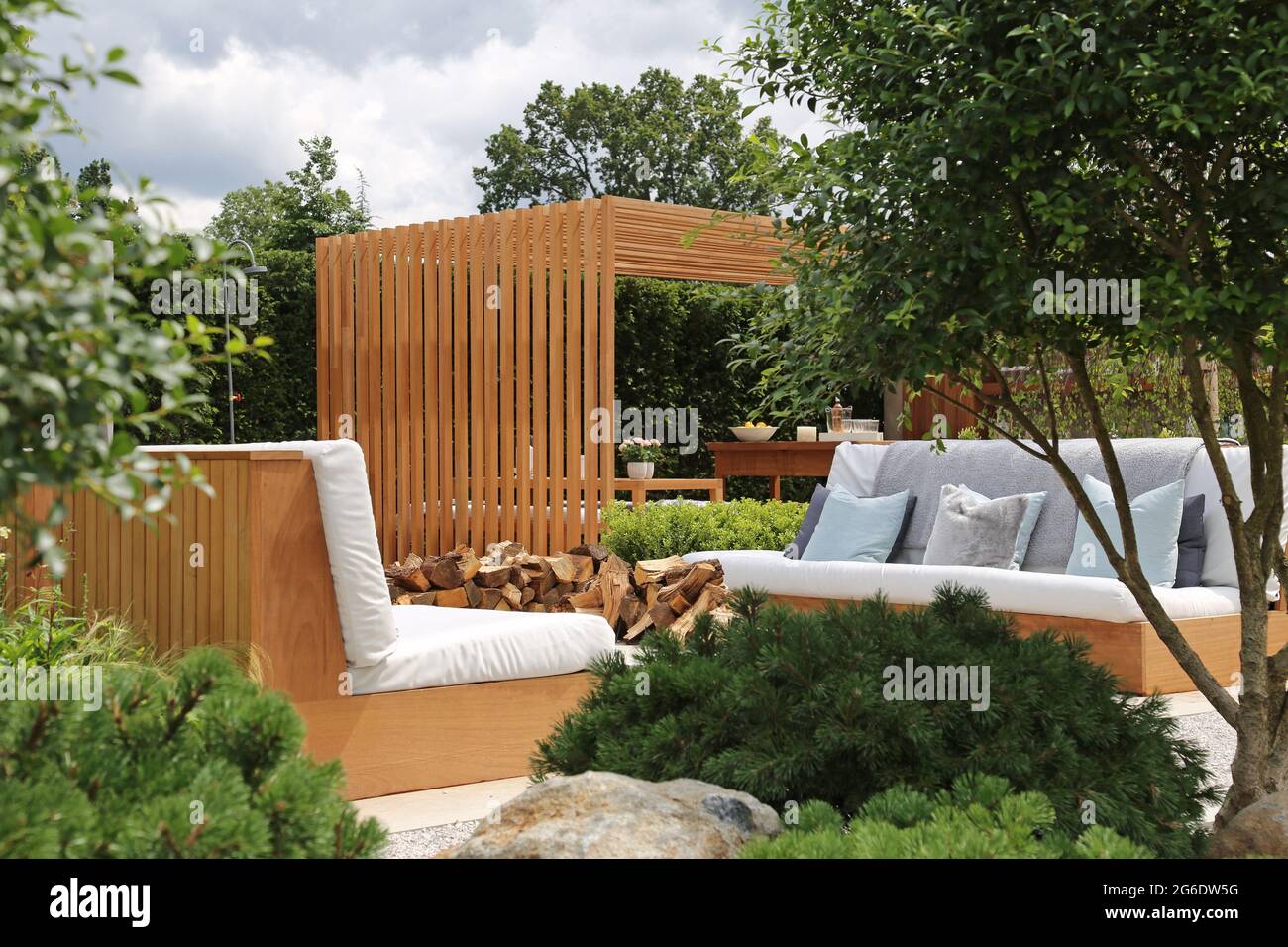 Viking 'Friluftsliva' (vita all'aperto) Show Garden, Medal Argento-dorato, RHS Hampton Court Palace Garden Festival 2021, 5 luglio 2021, Londra, Inghilterra, Regno Unito Foto Stock