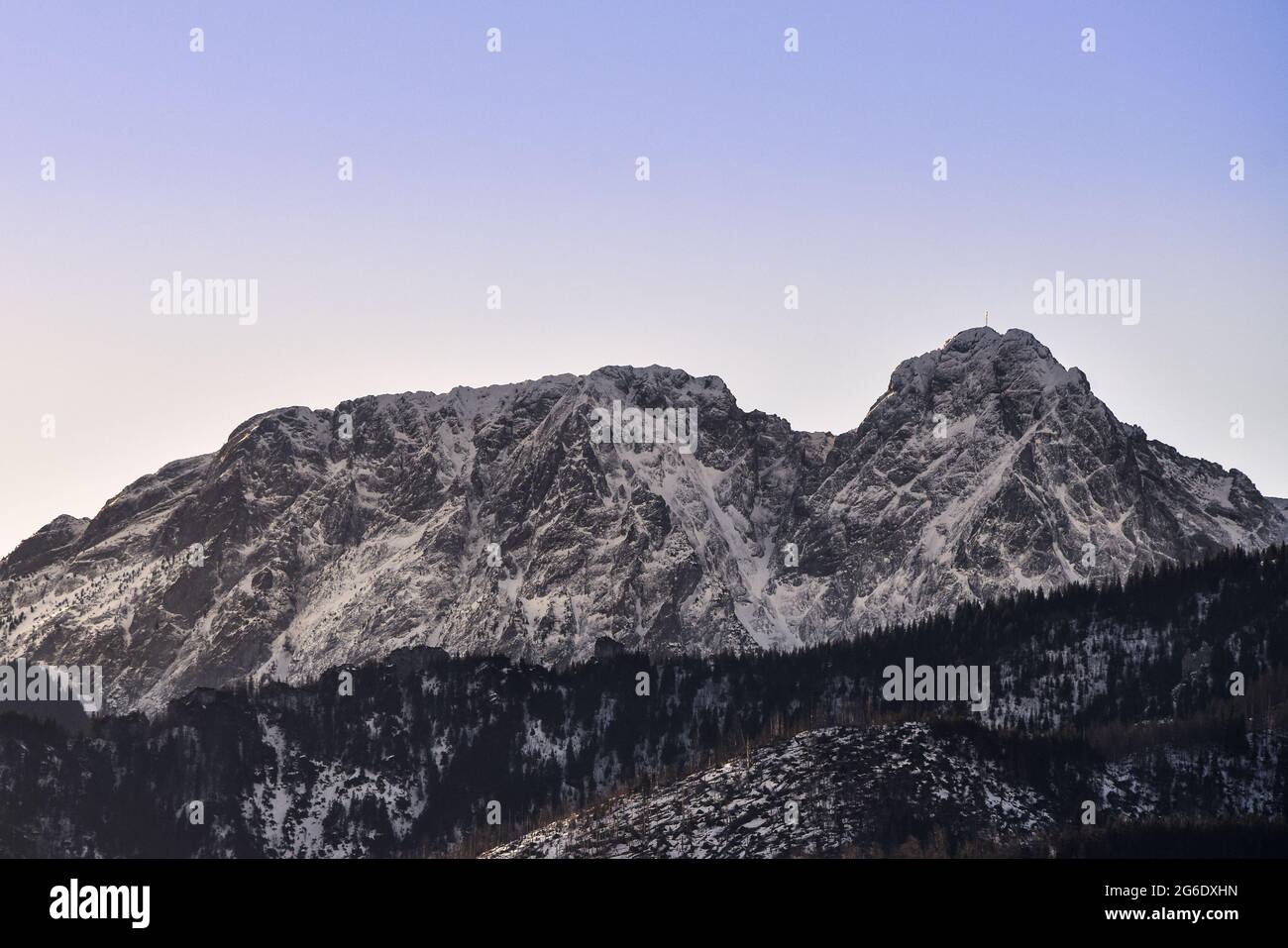 Monte Giewont coperto di neve, Parco Nazionale Tatra, Polonia Foto Stock