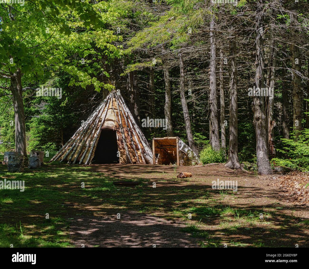 Mi'kmaq corteccia wigwam a Port-la-Joye–Fort Amherst sito storico nazionale a Rocky Point, Prince Edward Island, Canada. Foto Stock