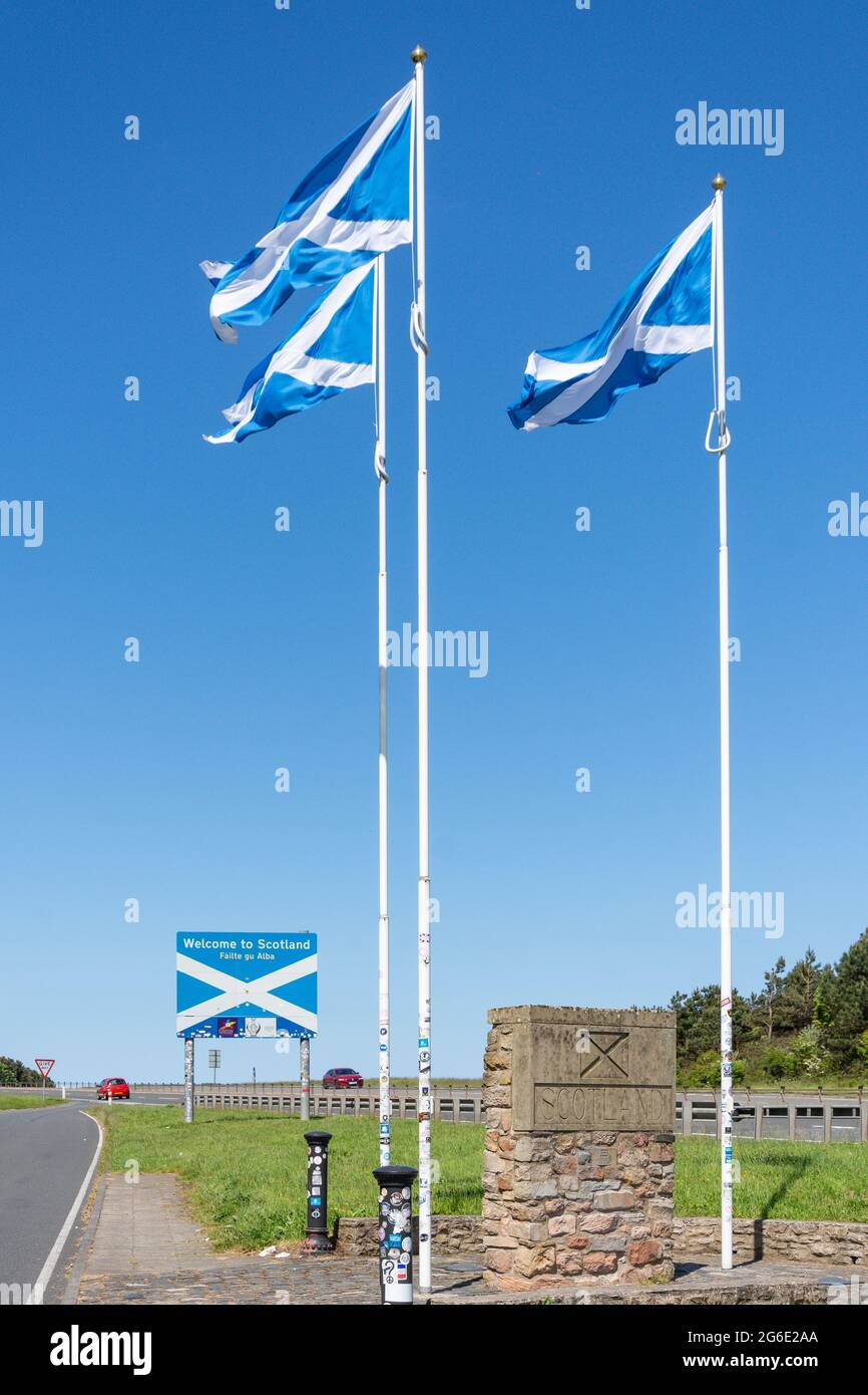 Benvenuti all'insegna della Scozia sull'autostrada A1, Marshall Meadows, Berwick-upon-Tweed, Northumberland, Inghilterra, Regno Unito Foto Stock