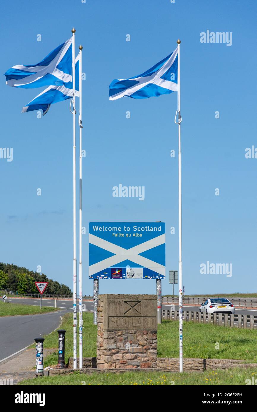 Benvenuti all'insegna della Scozia sull'autostrada A1, Marshall Meadows, Berwick-upon-Tweed, Northumberland, Inghilterra, Regno Unito Foto Stock