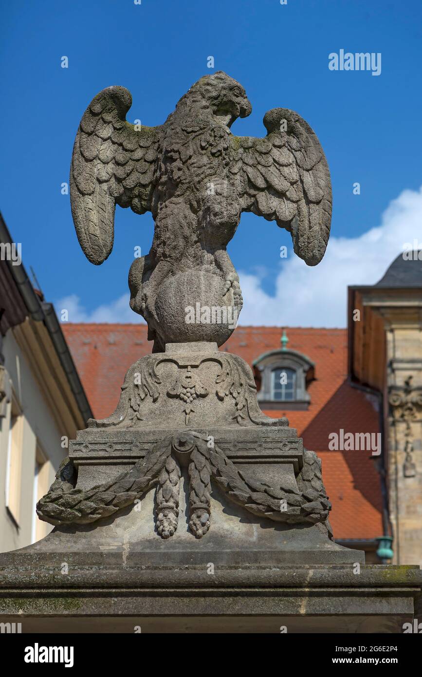 Aquila figura sulla Fontana dell'Aquila sul Ponte superiore, Bamberga, alta Franconia, Baviera, Germania Foto Stock