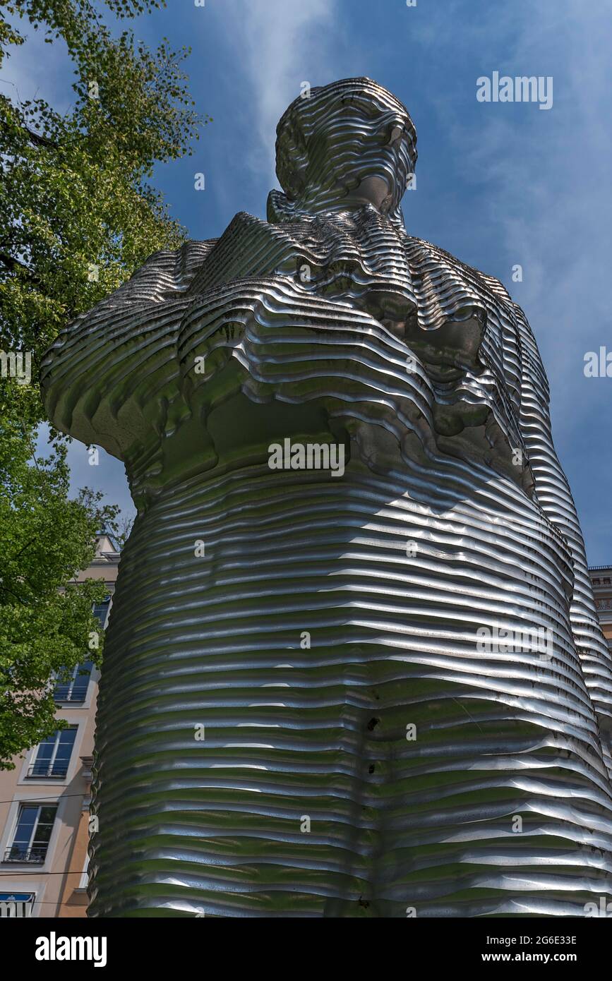 Statua in alluminio immagini e fotografie stock ad alta risoluzione - Alamy