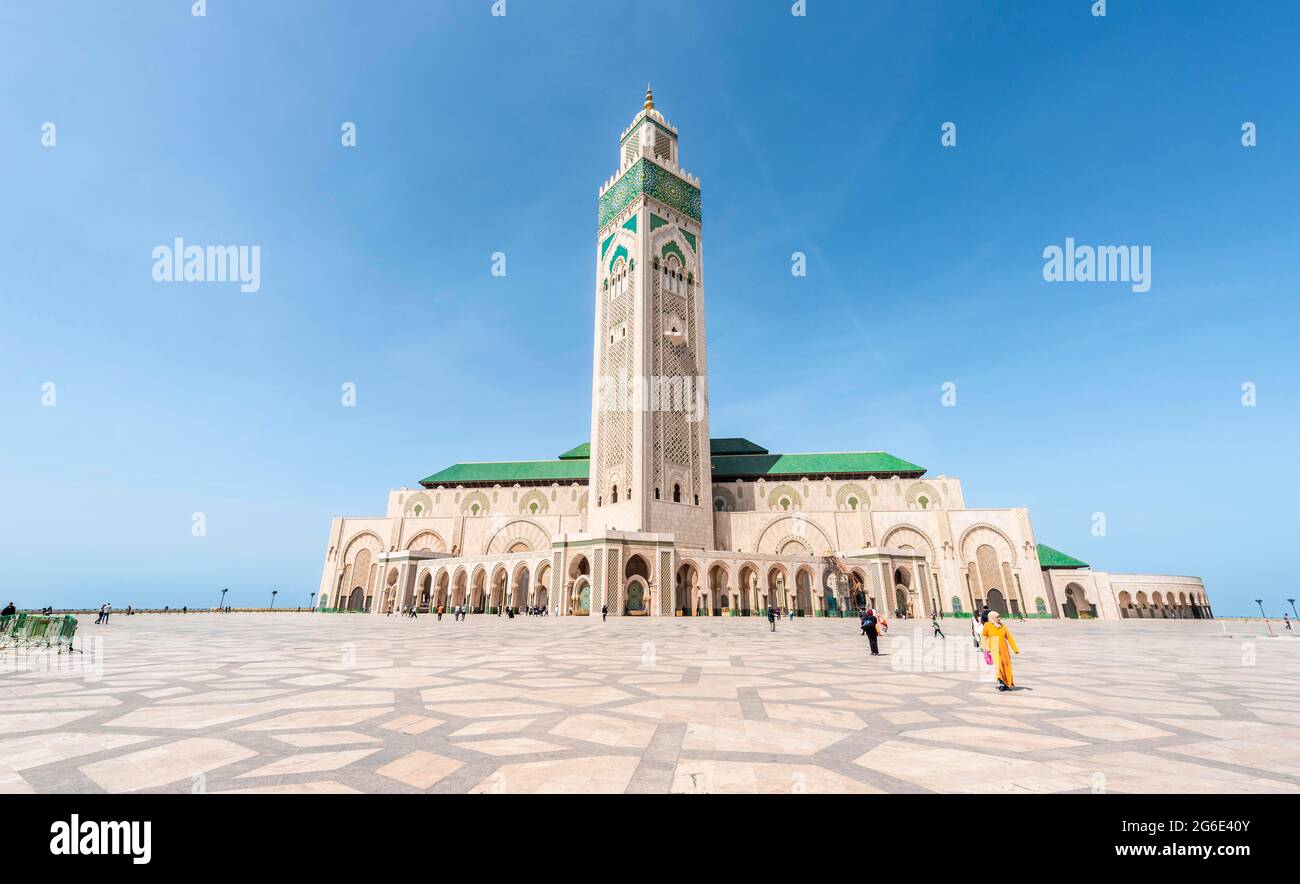 Moschea di Hassan II, Grande Mosquee Hassan II, architettura moresca, con 210 m più alto minareto del mondo, Casablanca, Marocco Foto Stock