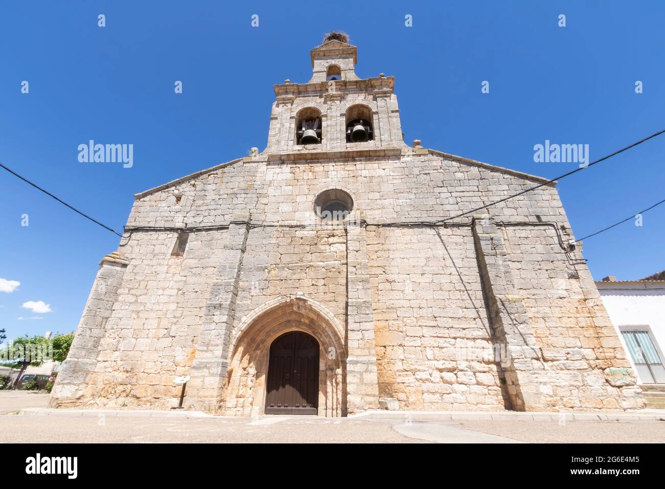 Chiesa di San Esteban in Quintana del Puente città nella provincia di Palencia, Castiglia e Leon, Spagna Foto Stock