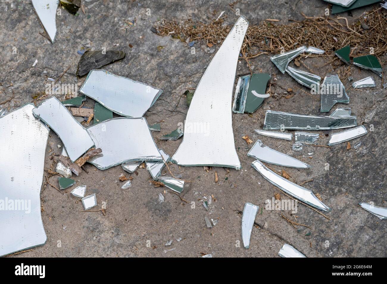 Specchi a specchio sul pavimento Foto Stock