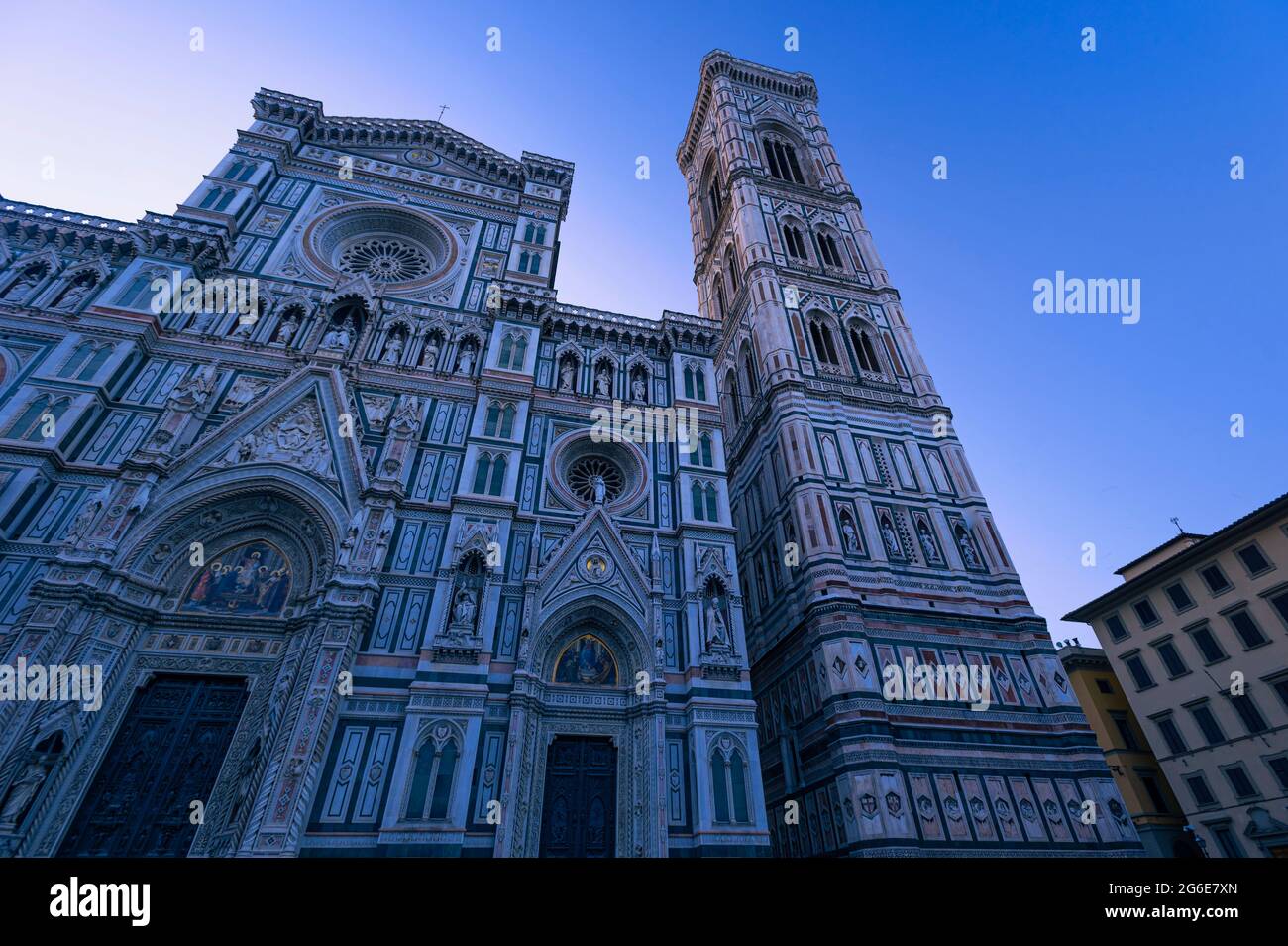 Duomo, Duomo di Firenze. Duomo Santa Maria del Fiore e la cupola del Brunelleschi, Toscana, Itay. Ora blu al mattino, nessuna gente Foto Stock
