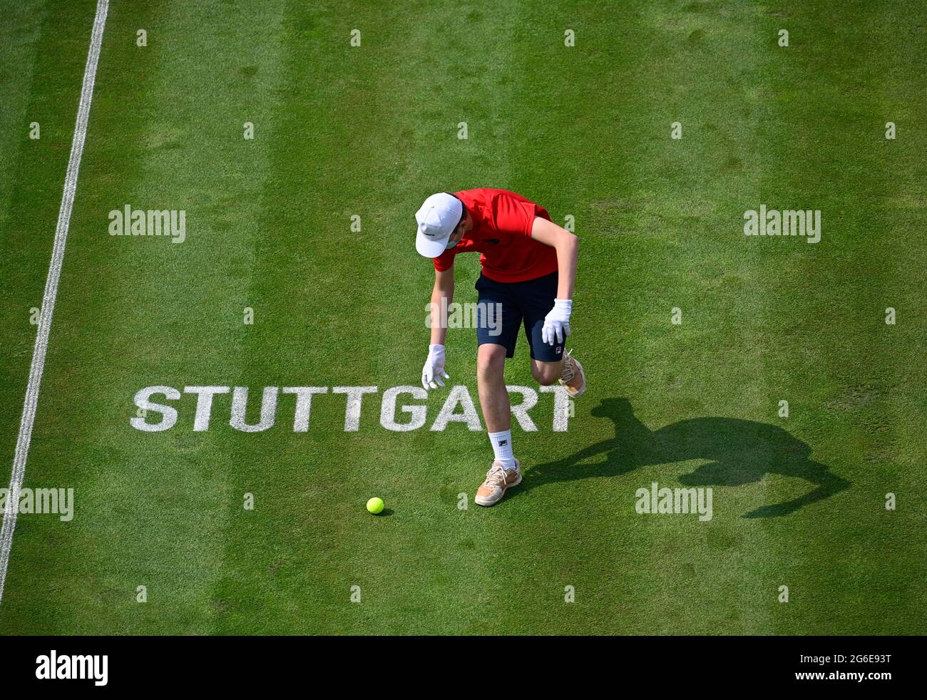 Ball boy su campo di erba, tennis, MercedesCup 2021, Weissenhof, Stoccarda, Baden-Wuerttemberg, Germania Foto Stock