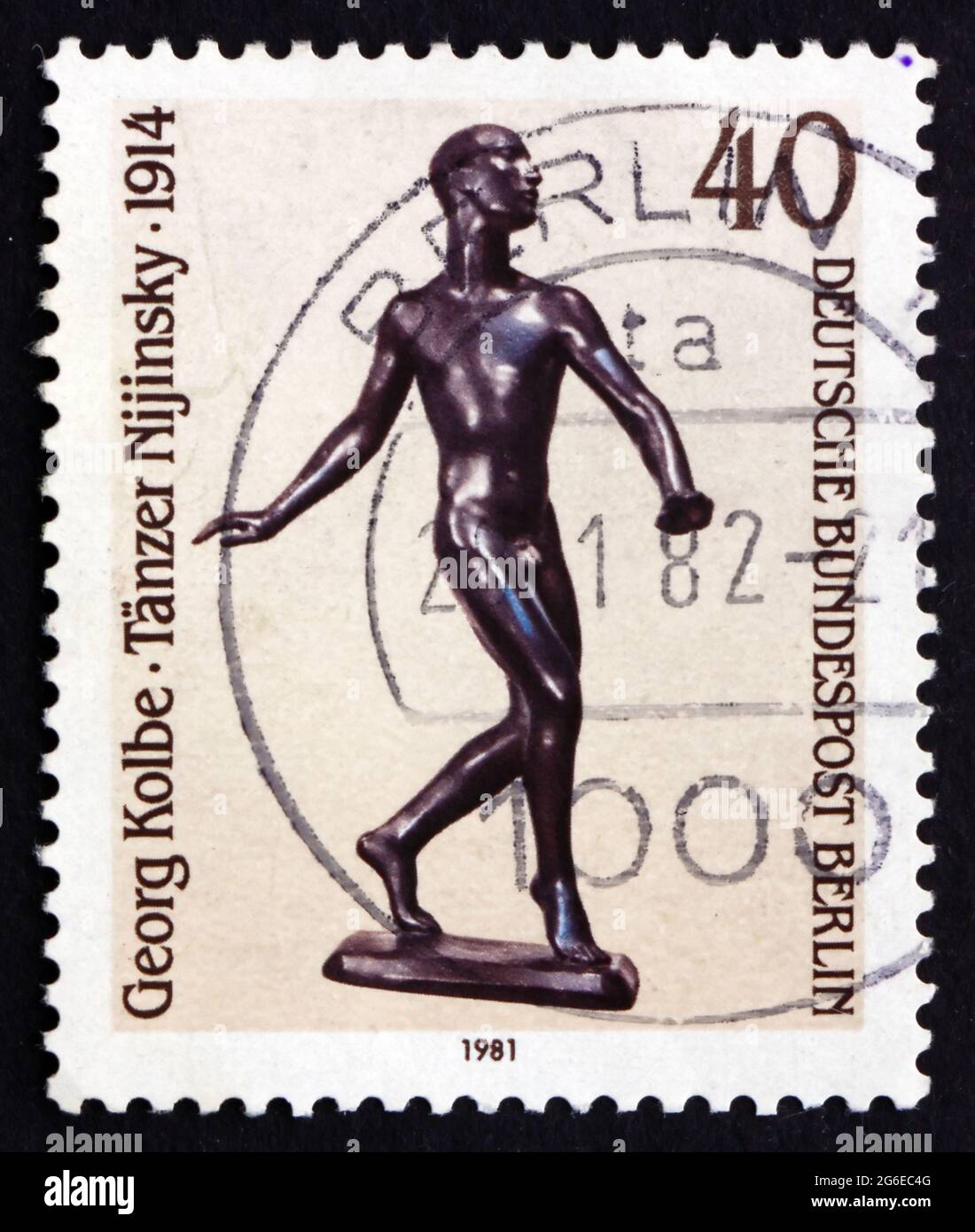 GERMANIA - CIRCA 1981: Un francobollo stampato in Germania, Berlino mostra Nijinsky, 1914, scultura di Georg Kolbe, circa 1981 Foto Stock